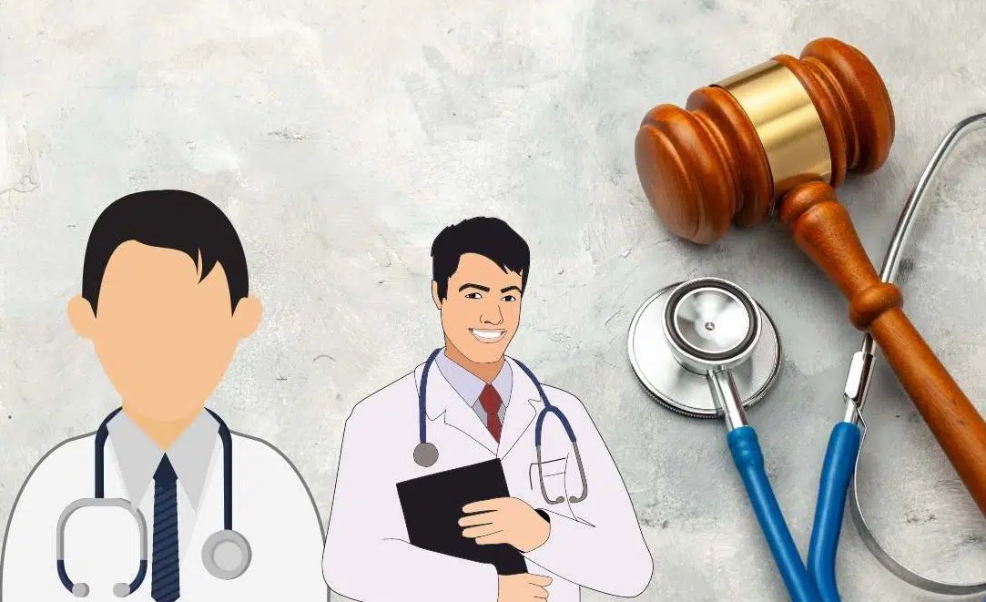 doctors gavel - फिजीशियन से ऑपरेशन कराने वाला अस्पताल सील,आपरेशन करने वाले फिजीशियन को नोटिस देकर मांगा स्पष्टीकरण