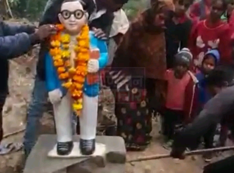1672808261130 - डॉ.भीमराव अंबेडकर की मूर्ति को हटवाया, विवाद हुआ शांत।