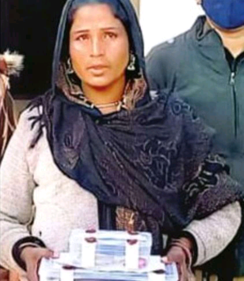 1674966128118 - टप्पेबाजी करके गहने उड़ाने वाली शातिर महिला को गिरफ्तार ।
