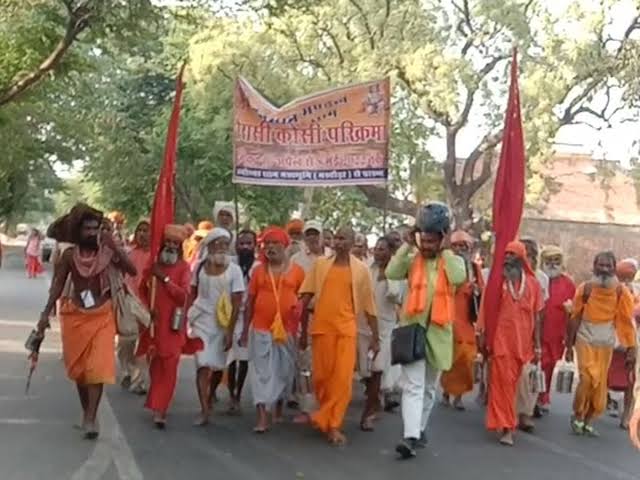 images 3 2 - प्रसिद्ध 84 कोसी पारंपरिक परिक्रमा पहुंची सूर्य कुंड रामपुर भगन।
