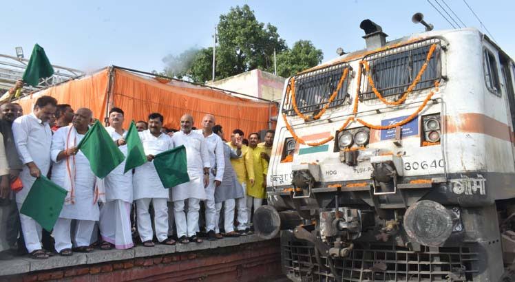 images 2 26 - तुलसी एक्सप्रेस की अयोध्या को मिली सौगात।