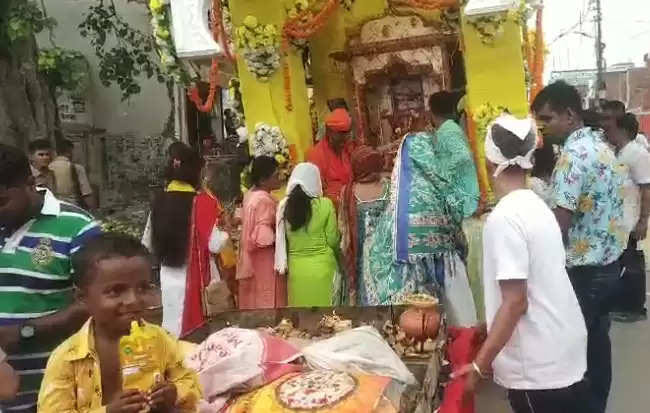 images 4 14 - प्रभु झूलेलाल महोत्सव पर गाजे-बाजे के साथ निकाली गई शोभायात्रा।
