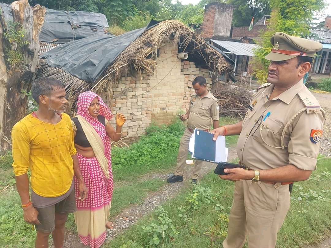 1696572459971 - घर में घुसकर चोरों ने किया हाथ साफ, परिजनों को नहीं लगी भनक।