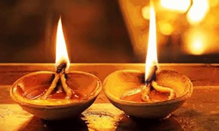 images 8 6 - सरसों का तेल, बाती एवं मोमबत्ती देकर दीपोत्सव में कर सकते है सभागिता।