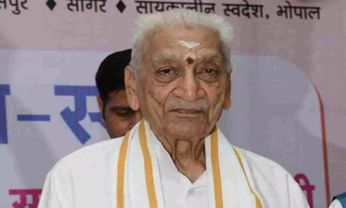 images 20 - रामपथ पर लगे मंदिर आंदोलन के नायक अशोक सिंघल के कट-आउट।