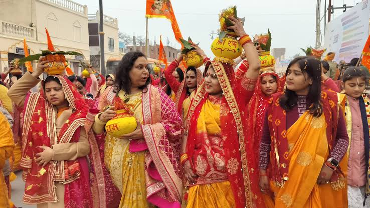 images 8 1 - श्रीरामनगरी में महिलाओं ने निकाली जल कलश यात्रा।