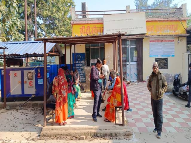 images 1 4 - लंबी कतार में लगा रहा सीरियस पेशंट की हुई मौत।