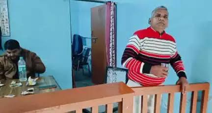 images 26 - सिंचाई विभाग ऑफिस बना दारू बाजों का अड्डा, शाम ढलते कर्मचारी ऑफिस में करते हैं शराब पार्टी, वीडियो हुआ वायरल। सुल्तानपुर।
