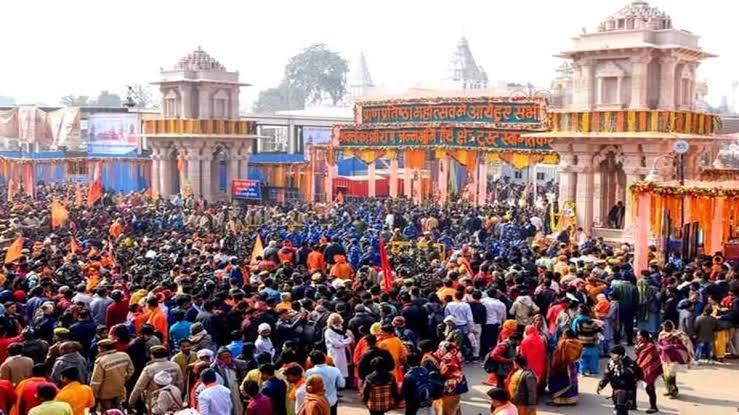 images - अनुमान से कई गुना अधिक दर्शनार्थी पहुंच रहे रामनगरी।