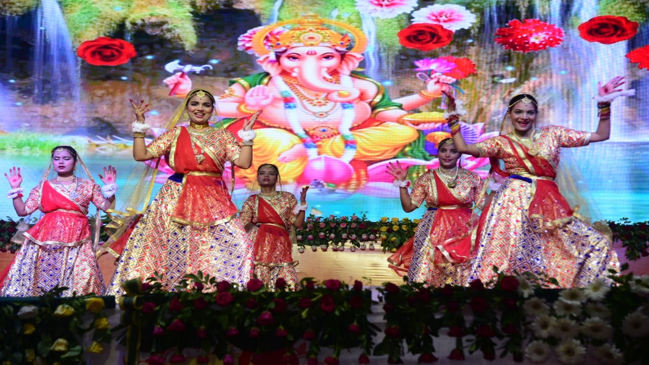 rammmm - तुलसी उद्यान में जन्मोत्सव की संगीतमई प्रतीक्षा, परंपराओं के स्वर से गुंजित है तुलसी मंच।