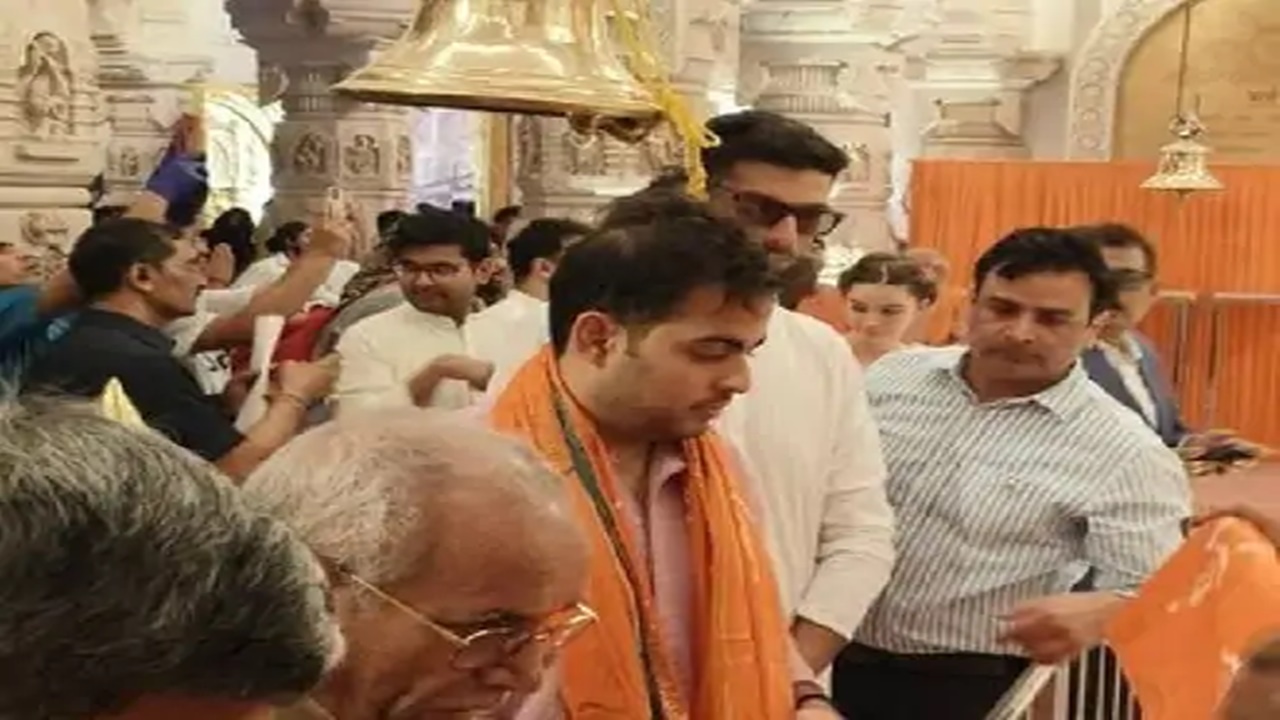 sasdasf - आकाश अंबानी पहुंचे अयोध्या, किया श्रीरामलला का दर्शन।