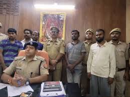 images 15 - 5 बदमाश गिरफ्तार, दो बोलेरो, एक एक इनोवा, स्कार्पियो, डीएसीएम, समेत तीन इंजन बरामद।