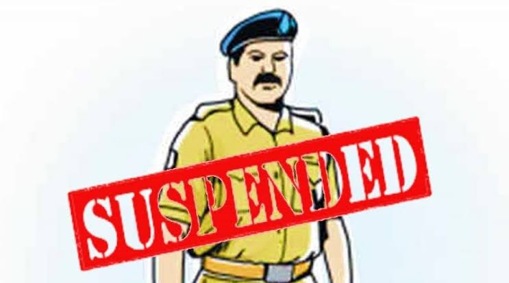 images 1 9 - पुलिस आयुक्त के दफ्तर में शराब पार्टी का फोटो वायरल, दरोगा निलंबित।