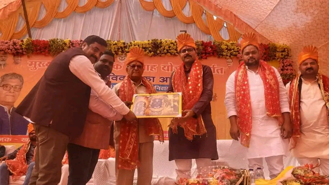 1740915534510 - सामूहिक विवाह समारोह,151 जोड़े शादी के पवित्र बंधन में बंधे, हर दंपत्ति को मिली 51 हजार की मदद।