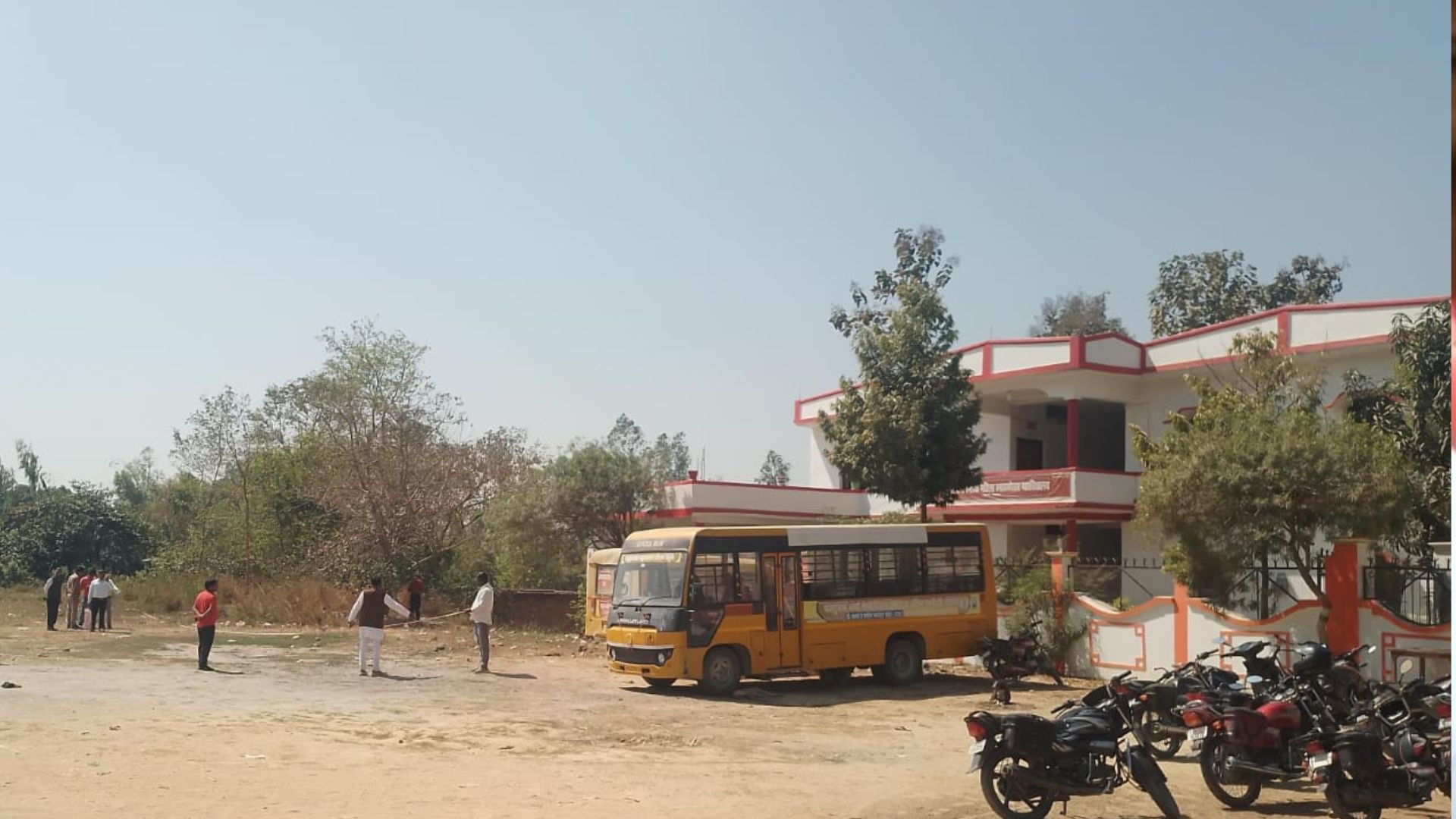demo image v 2025 03 05t152550.624 - पैमाइश में श्मशान की भूमि पर मिला महाविद्यालय का निर्माण, डीएम को भेजी गई रिपोर्ट।