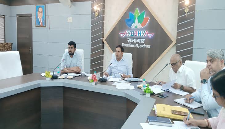 images 2 2 - चार सहायक खण्ड अधिकारियों को खराब प्रगति पर प्रतिकूल प्रविष्ट, फैमिली आईडी की खराब प्रगति पर जिलाधिकारी ने व्यक्त की नाराजगी।