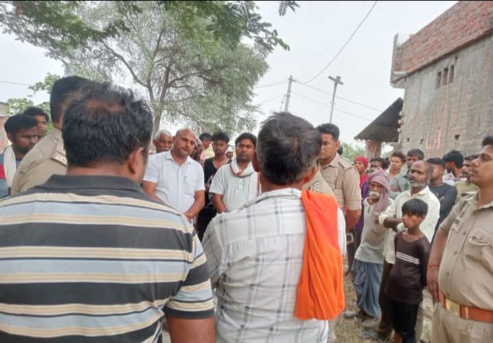 gggfgf - क्रिकेट खेलते समय 13 साल के बच्चे को पर लगी गेंद, इलाज के दौरान मौत।