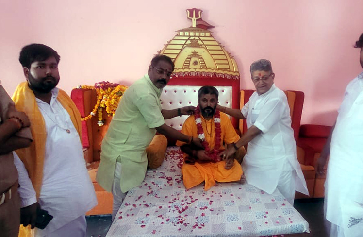 On Guru Purnima MLA Ved Prakash Gupta visited and worshipped in temples - गुरू पूर्णिमा पर विधायक वेद प्रकाश गुप्ता ने किया मंदिरों में दर्शन-पूजन।