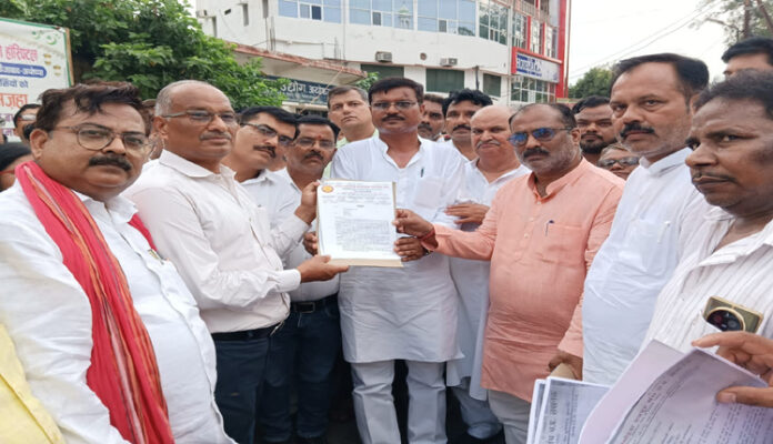 kkk 1 - शिक्षकों का धरना प्रदर्शन, सरकार के खिलाफ फूटा आक्रोश, सौंपा 10 सूत्रीय ज्ञापन।