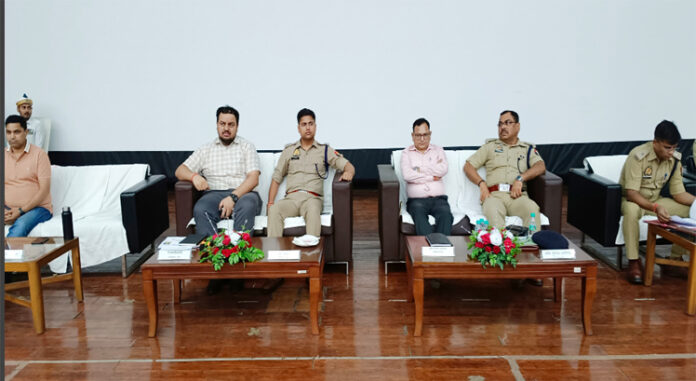 कक - कांवड़ यात्रा को लेकर डीएम व एसपी ने की संयुक्त बैठक।