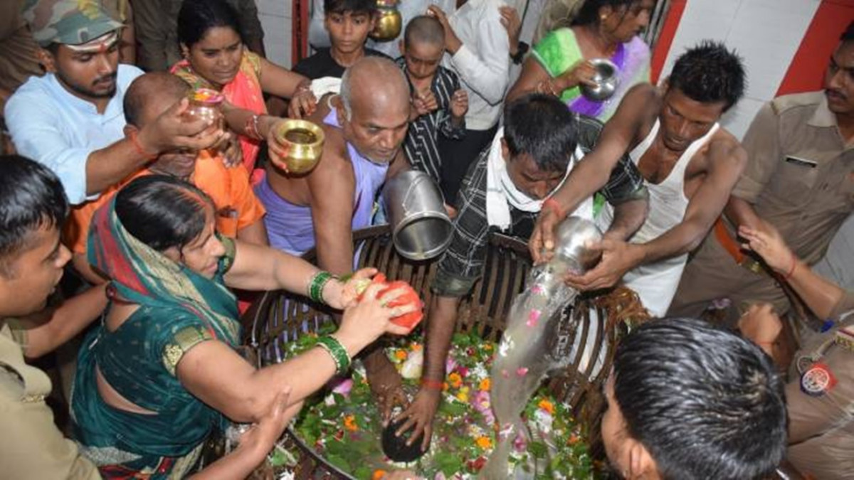 cats87 - आस्था के आगे मूसलाधार बारिश भी हुई फीकी, उमड़ी शिव भक्तों की भारी भीड़