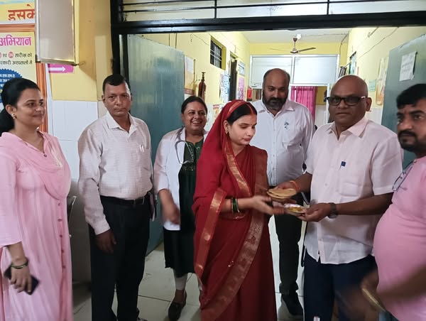 ffffफ्फ़ - मुख्य चिकित्सा अधिकारी ने सामुदायिक स्वास्थ्य केंद्र मिल्कीपुर व सोहावल का किया निरीक्षण।