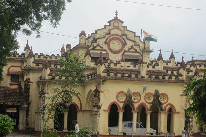 ग्फह्फ्ग - कलेक्ट्रेट कर्मचारी समेत 4 लोगों के खिलाफ कोर्ट ने दिया केस दर्ज करने का आदेश।