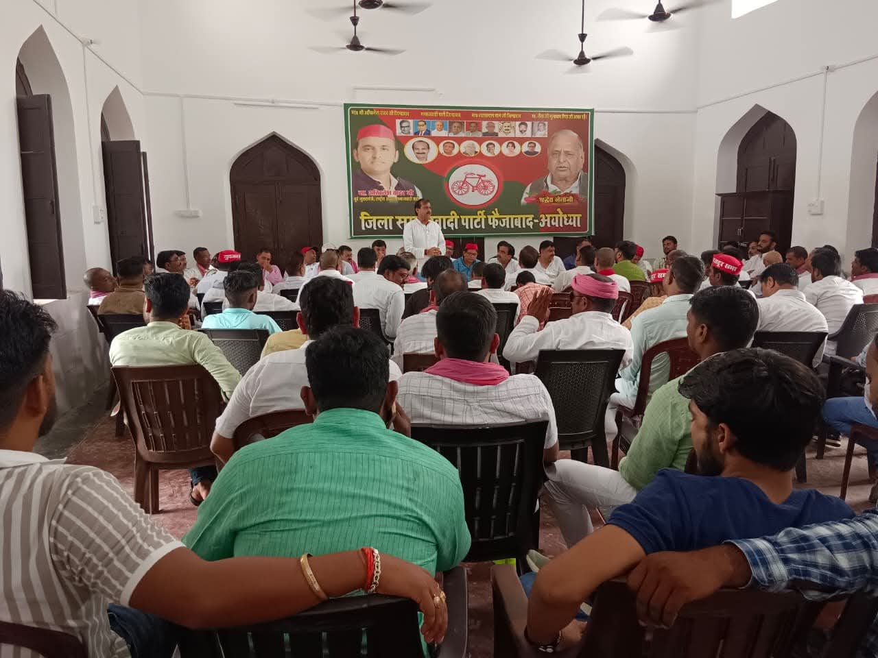 FB IMG 1757841717800 - सपाइयों ने ली शपथ, 2027 में हर बूथ पर साइकिल को जिताएंगे।