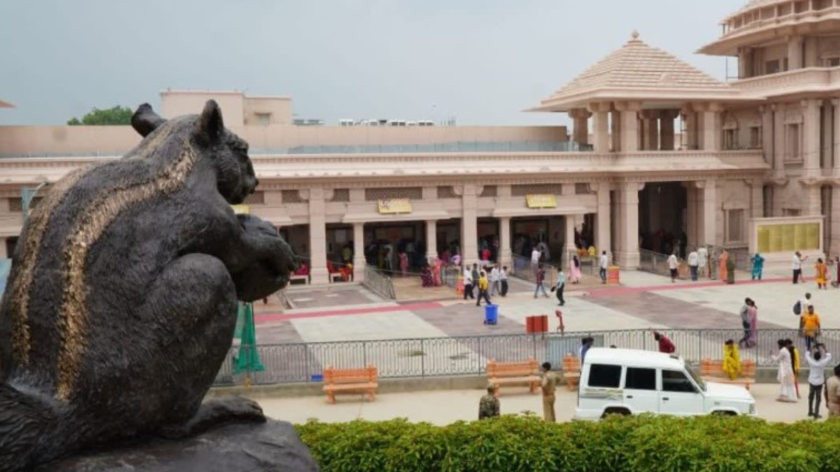 hhhh 1 - रामसेतु निर्माण में योगदान देने वाली गिलहरी को विशेष स्थान।