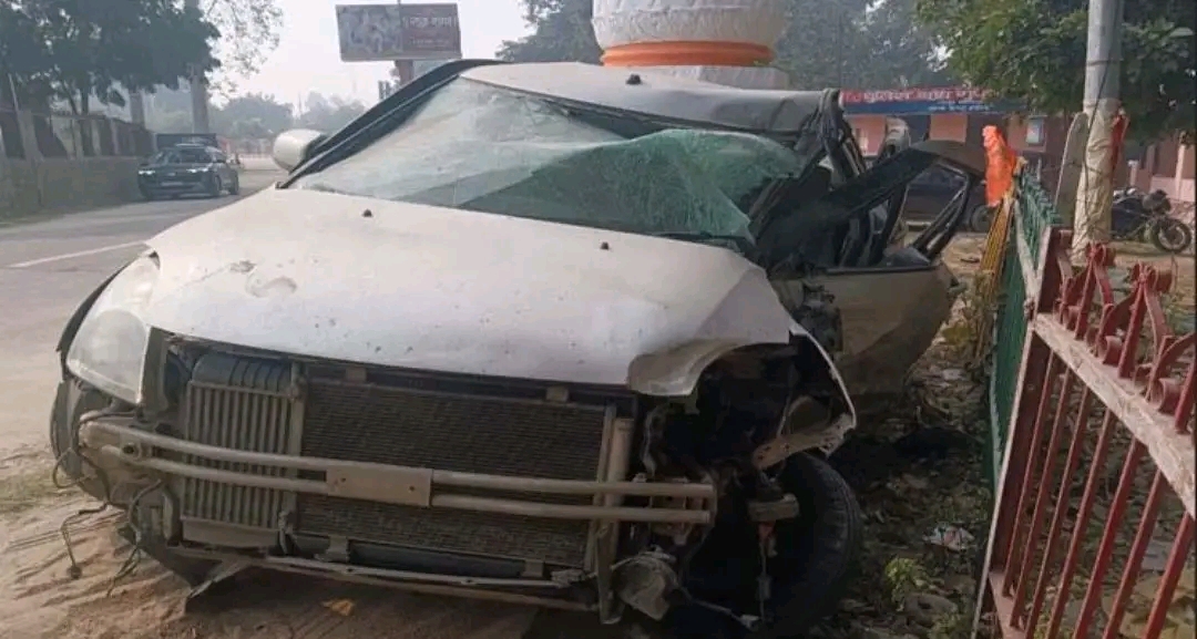 1765167579555 - मीरनघाट कार हादसा ,दो छात्रों की दर्दनाक मौत, एक गंभीर घायल।