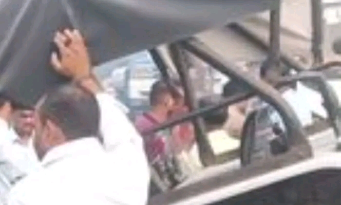 1765436170467 - बोलेरो और ट्रैक्टर-ट्राली की भीषण टक्कर, 03 श्रद्धालुओं की मौत, 11 गंभीर घायल।