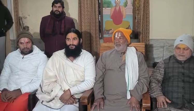 The saint community is divided over the allegations made by Saint Mahesh Das Yogi - संत महेश दास योगी के आरोपों पर संत समाज आमने-सामने।