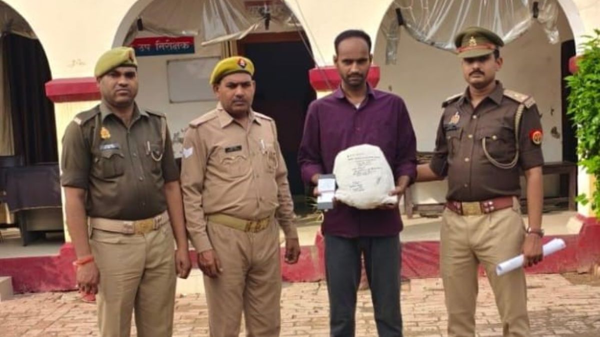 ayodhya news 1762012704892 - फर्जी दारोगा बनकर ठगी करने वाला युवक गिरफ्तार, पुलिस ने एक माह में तैयार किया आरोप पत्र।