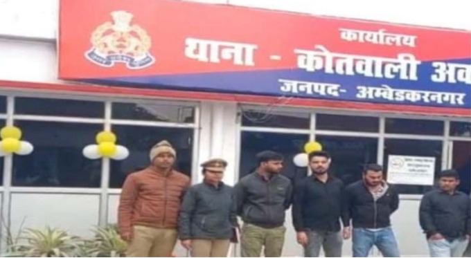 IMG 20260103 WA0006 - सड़क पर जन्मदिन मनाना पड़ा महंगा, चार युवक गिरफ्तार।
