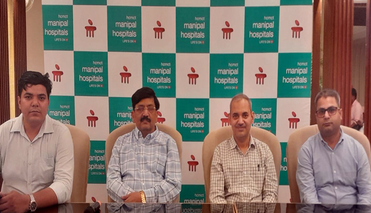 Cancer specialist OPD launched in Ayodhya doctors from Delhi provided consultations to patients - कैंसर विशेषज्ञों की ओपीडी, दिल्ली के चिकित्सकों ने मरीजों को दिया परामर्श।