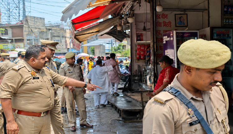 ChatGPT Image Jun 21 2026 07 31 25 PM - चौक क्षेत्र में चला अतिक्रमण हटाओ अभियान, सड़क किनारे लगे ठेले-पटरी दुकानदार हटाए गए।