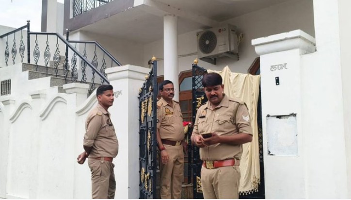 ayodhya - श्रीराम मंदिर चढ़ावा मामले में 08 आरोपियों के घरों पर पुलिस ने एक साथ दी दबिश।