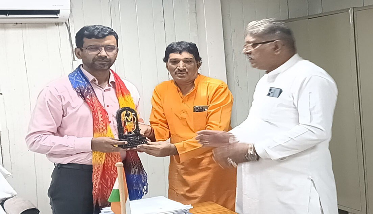 Demand to dissolve the Ram Janmabhoomi Teerth Kshetra Trust memorandum submitted to the Sub Registrar – Hindu Mahasabha delegation raises the demand in New Delhi - श्रीराम जन्मभूमि तीर्थ क्षेत्र ट्रस्ट को भंग करने की मांग, हिंदू महासभा के प्रतिनिधिमंडल ने नई दिल्ली में उठाई मांग।