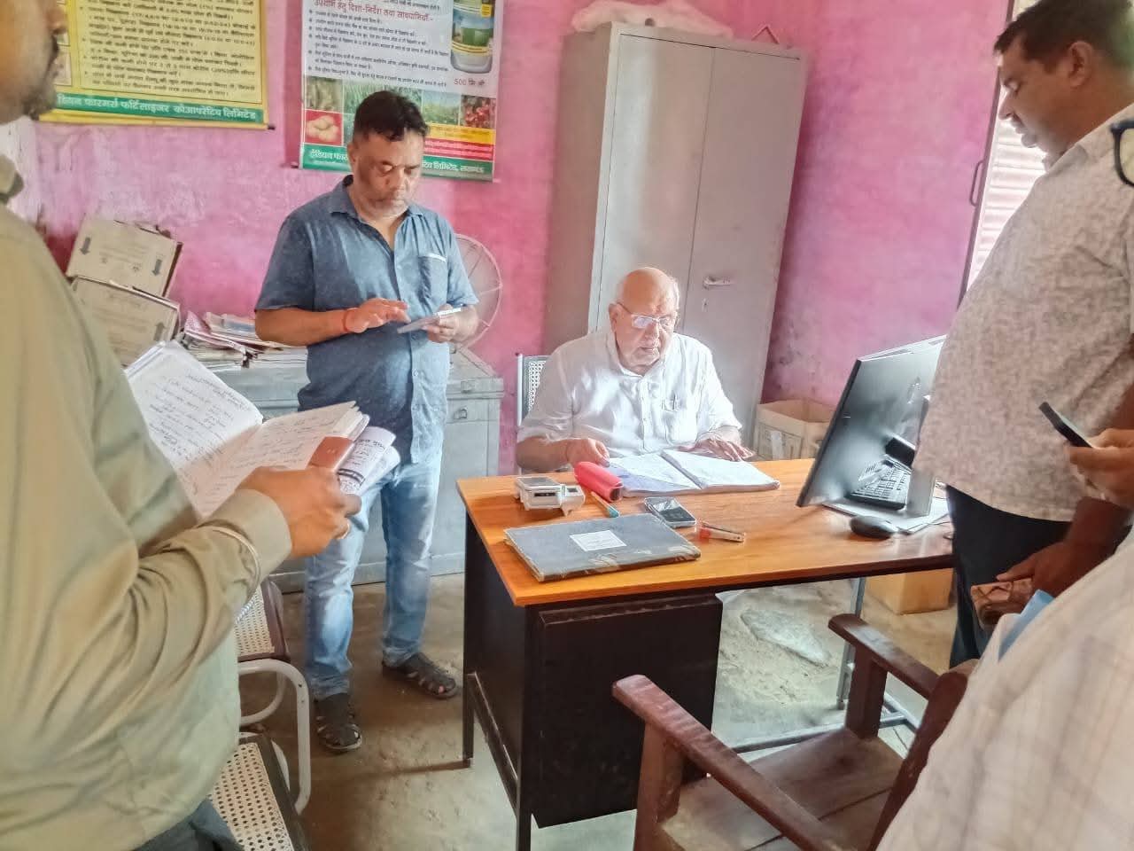 FB IMG 1785076170635 - कृषि मंत्री श्री सूर्य प्रताप शाही ने उर्वरक बिक्री केन्द्रों का किया औचक निरीक्षण।