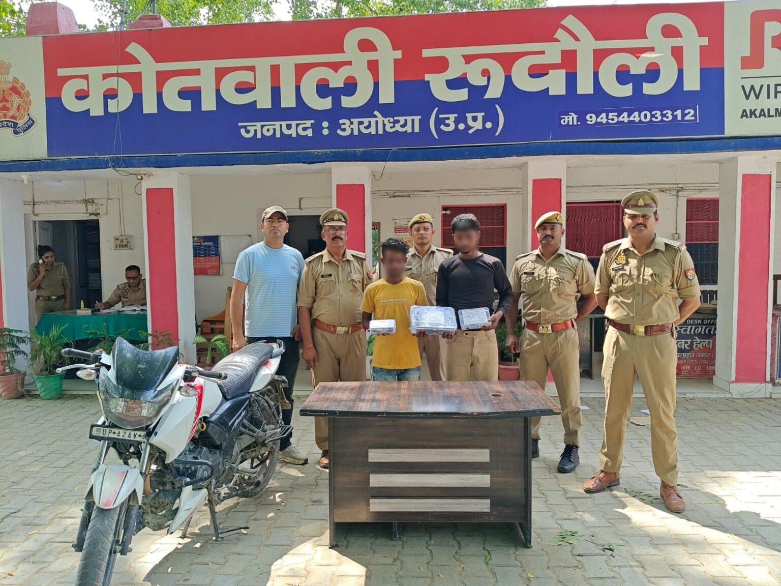 WhatsApp Image 2026 07 31 at 5.57.30 PM 1536x1152 1 - हाईवे पर लूट और बाइक चोरी का खुलासा, दो अंतरजनपदीय बदमाश गिरफ्तार।
