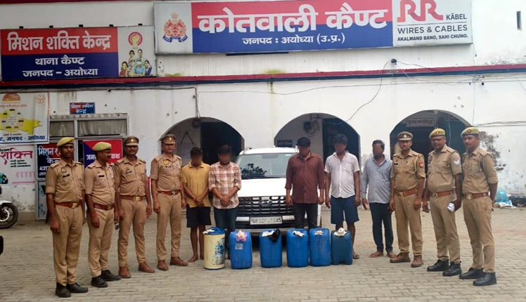 Five accused arrested for stealing diesel from a truck 200 liters of diesel and a car recovered - ट्रक से डीजल चोरी करने वाले पांच आरोपी गिरफ्तार।