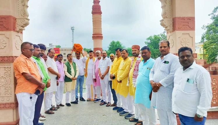 The message of social harmony resonated alongside the consecrated earthen pot - पूजित माटी के कलश के साथ गूंजा समरसता का संदेश।