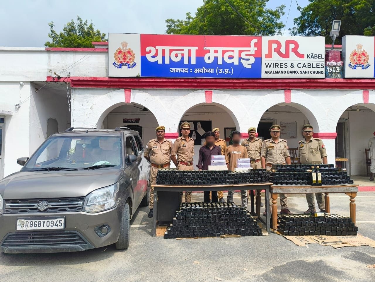 Two arrested for smuggling illicit Haryana made English liquor 839 bottles seized - अवैध अंग्रेजी शराब की तस्करी करते दो गिरफ्तार, 839 बोतल बरामद।