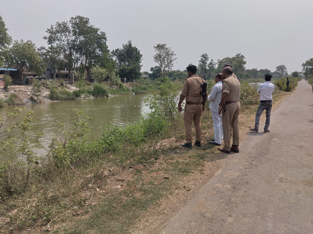 b6b428bd 973f 4f6d b7fa b4cd218c5ff2 1744874119376 - रुदौली में शारदा नहर से 10 दिन पुराना अज्ञात युवक का शव बरामद, पुलिस जांच में जुटी।