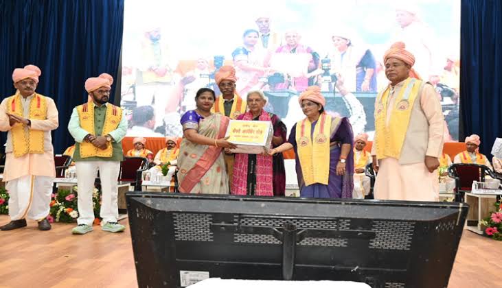 images 1 1 - अवध विश्वविद्यालय के दीक्षांत समारोह में 1.66 लाख विद्यार्थियों को मिली उपाधि।