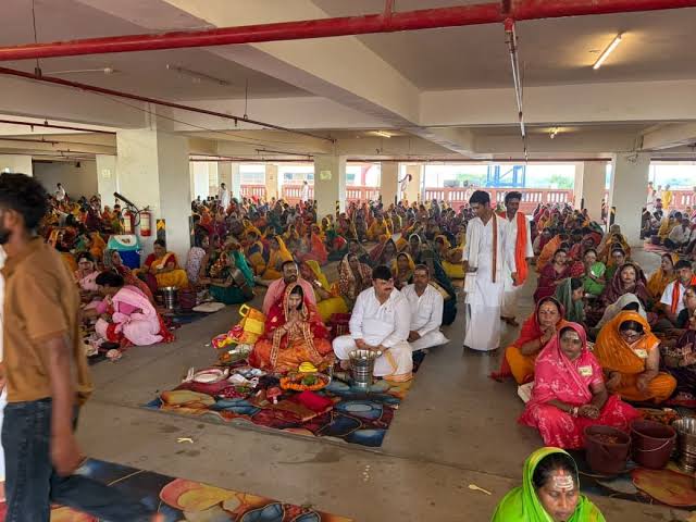 images 6 - 1100 महिलाओं ने किया रुद्राभिषेक, हर-हर महादेव से गूंज उठी अयोध्या।