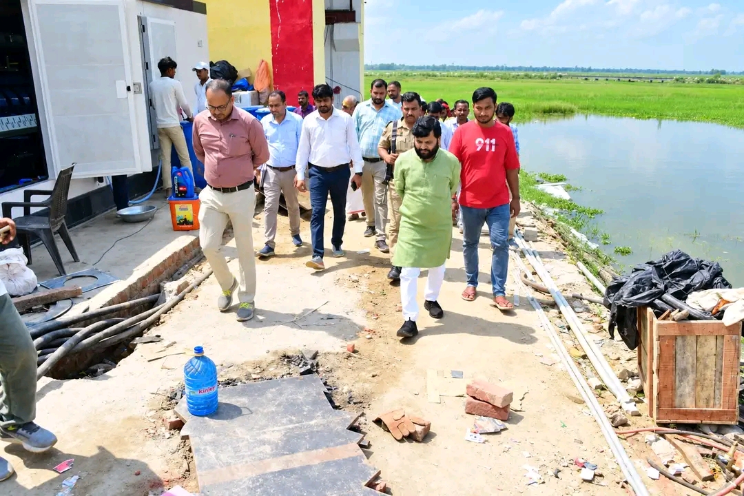 1789701368482 - बीकापुर में बाढ़ व जलभराव से मिलेगी मुक्ति, विधायक ने किया डी-वॉटरिंग पंपिंग स्टेशन का निरीक्षण।