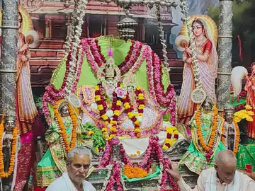 89c23a26a7874606 1788278603014 - कनक भवन में कजरी महोत्सव का भव्य आयोजन, भगवान राम को झूला झुलाकर संपन्न हुआ उत्सव। अयोध्या।