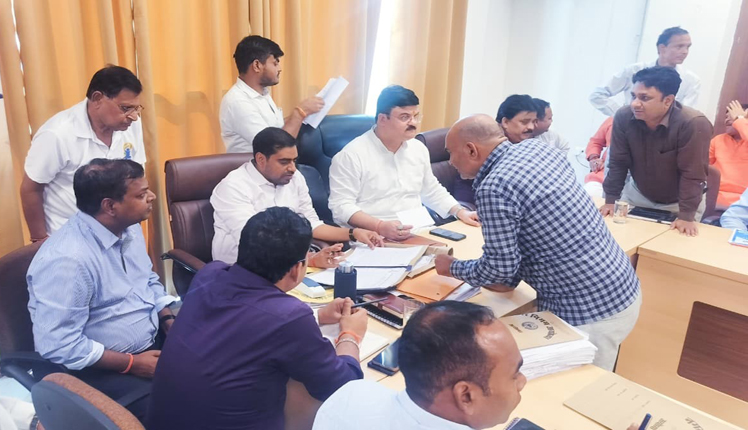 Run cleanliness drives effectively to prevent infectious diseases Mayor - संक्रामक बीमारियों की रोकथाम के लिए प्रभावी ढंग से चलाएं स्वच्छता अभियान।